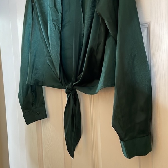 𝅺shein Crop Top Tie - Polyester Silky Green - M (6) - Picture 7 of 12